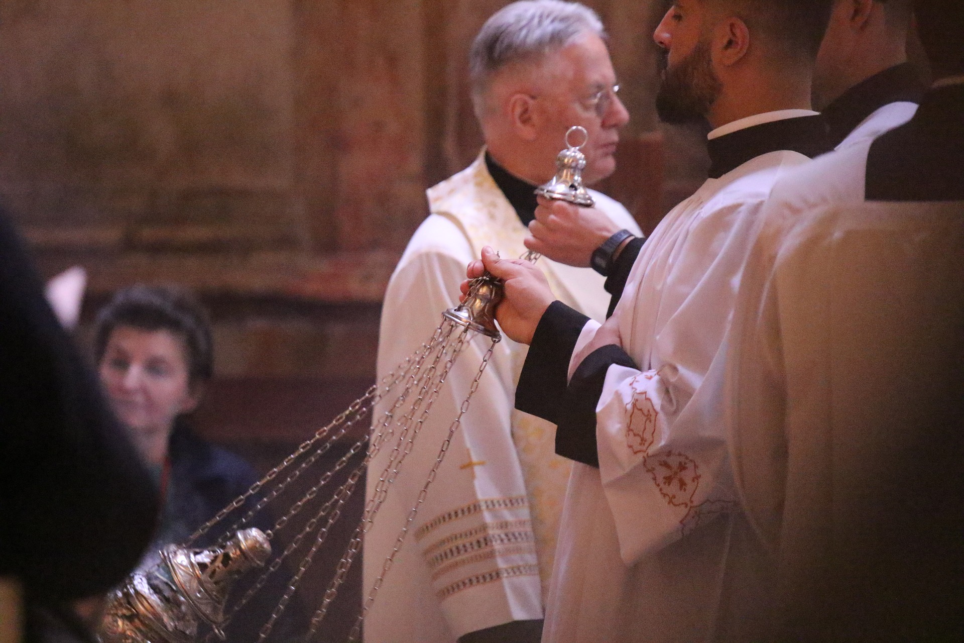 1 из элементов религиозных церемоний является агарбатти. Благовония индия. 1 из элементов религиозных церемоний является агарбатти. Благодатный огонь поздравления. 1 из элементов религиозных церемоний является агарбатти.