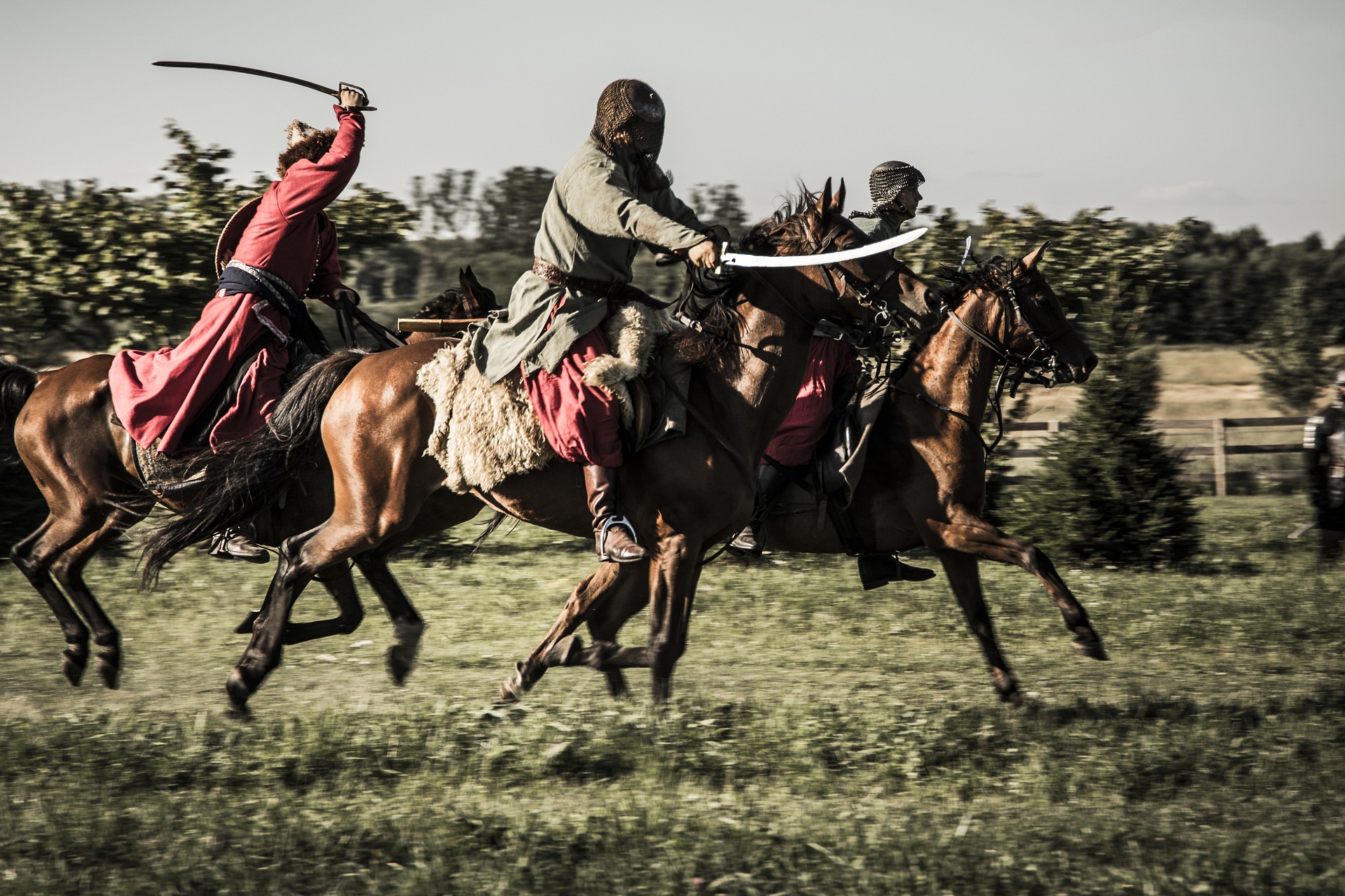 Топот лошадей звук. Воительница на лошади. Марокканские всадники в бою. Воин на лошади. Черкесский воин на коне.